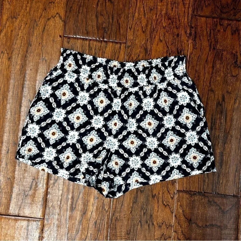 Anthropologie women’s easy traveler floral diamond print shorts - Picture 5 of 9